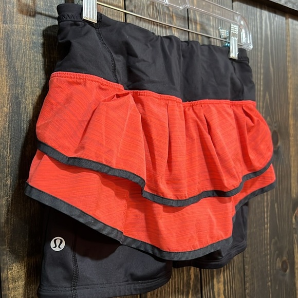Lululemon Run Speed‎ Squad Skirt 4 Running Shorts Black Red Striped Pickleball - Picture 5 of 9